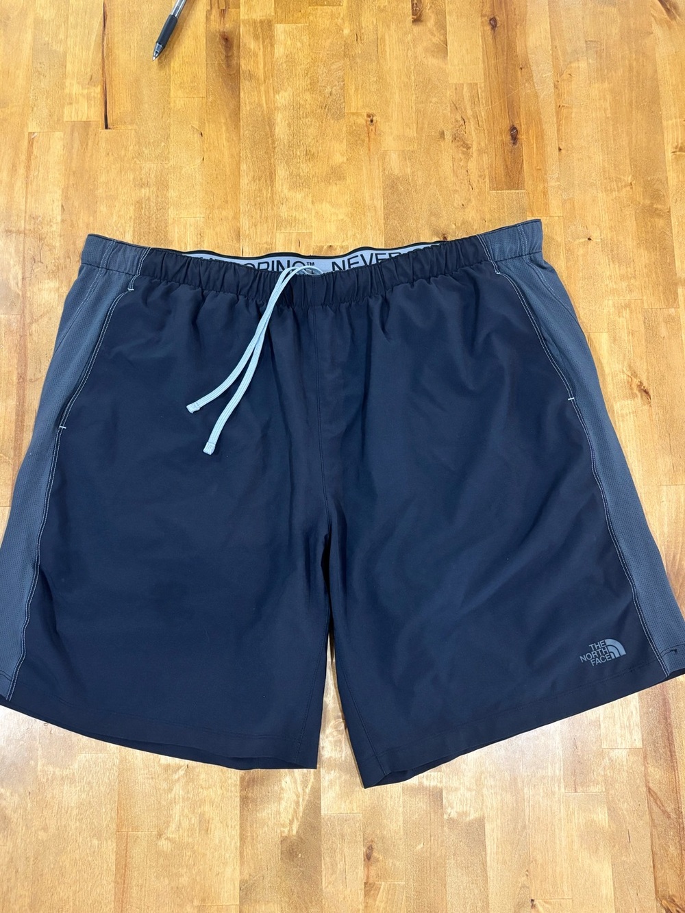 The North Face Men’s XXL FlashDry Black Athletic Running Shorts 10”
